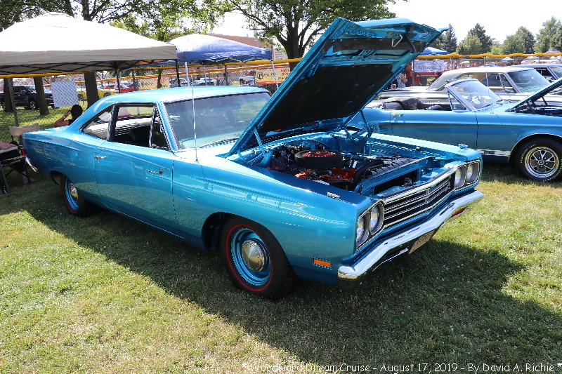 IMG_5666-Andy's 1969 Road Runner.jpg